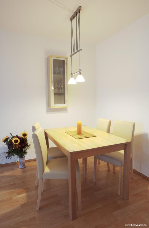 Apartment An Der Uni Mit Tiefgarage Und Loggia لبسيا المظهر الخارجي الصورة